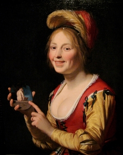 Jonge vrouw met een medaillon
