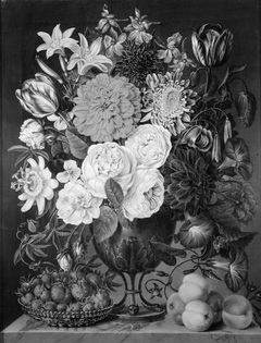 Blomster i en trefodet vase og en skål med jordbær by Carl Christian Seydewitz