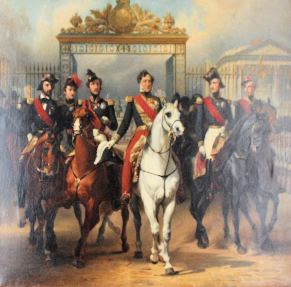 Le roi Louis-Philippe escorté de ses fils sort à cheval par la grille dorée de la grande cour du palais de Versailles