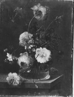 Blumenstillleben (Rosen in einer gläsernen Vase) by Johann Baptist Drechsler