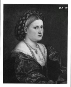 Weibliches Bildnis mit Zopfhaube und Perlenkette by Bonifazio Veronese